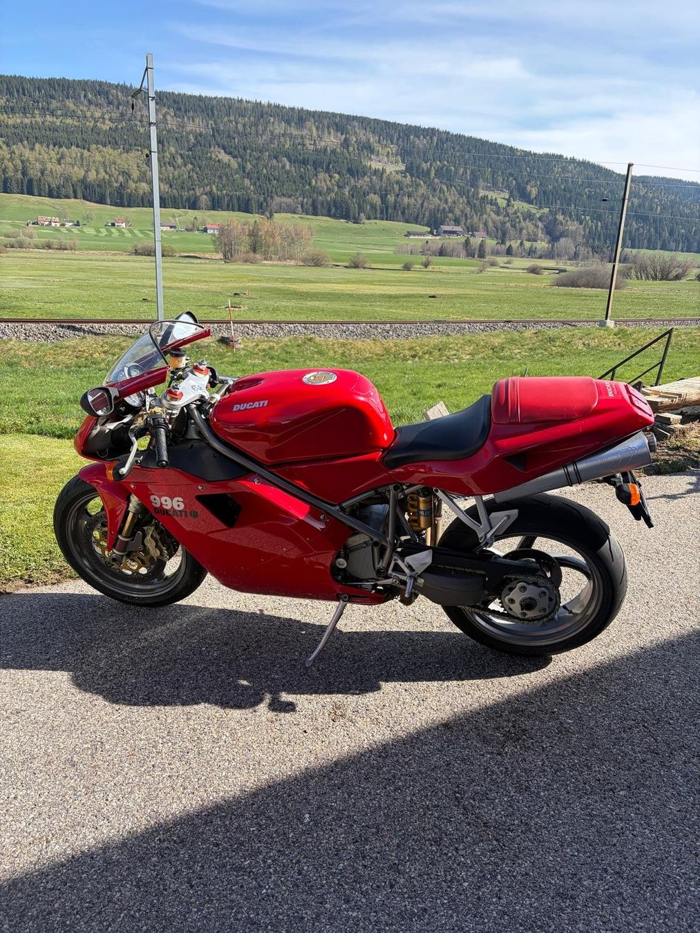 Ducati Route: Ducati 996 rouge – D'occasion à LE SENTIER par RochatVR 3