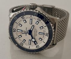 Breitling Superocean 42mm mit zwei Bändern