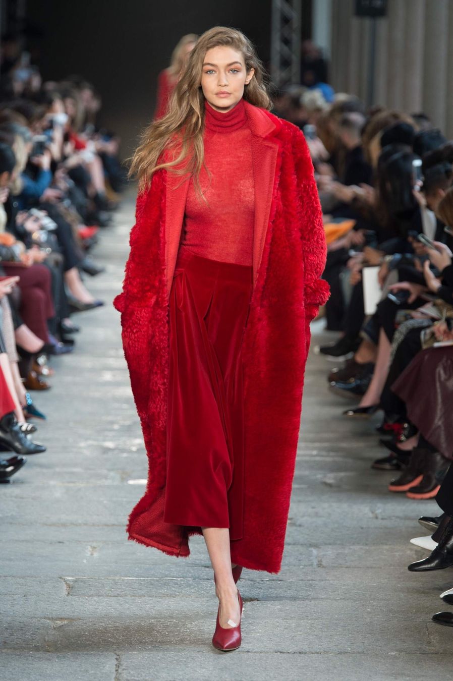 Max Mara Cappotti: MAX MARA Runway Koala Shearling Coat size 44 – Usato da Dallenwil venduto da ZD2019