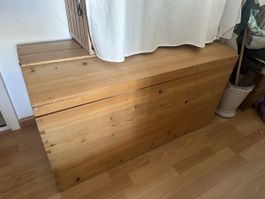 Holztruhe