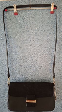 Sac à main/bandoulière noir avec chaîne dorée