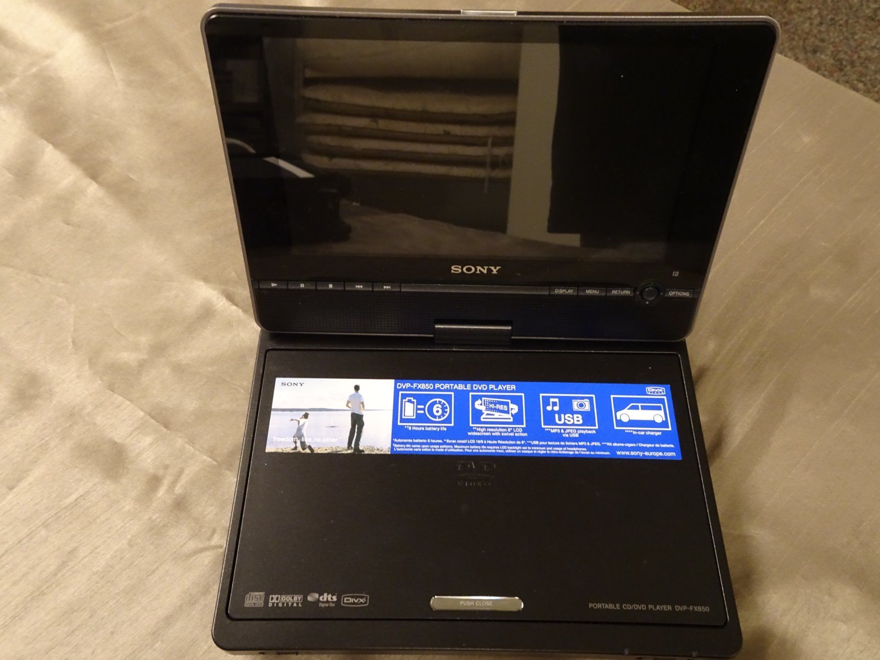 Sony Tragbarer Mediaplayer: Sony Portable DVD Player DVP-FX850 – Gebraucht aus Oberwangen b. Bern von est_d8gf