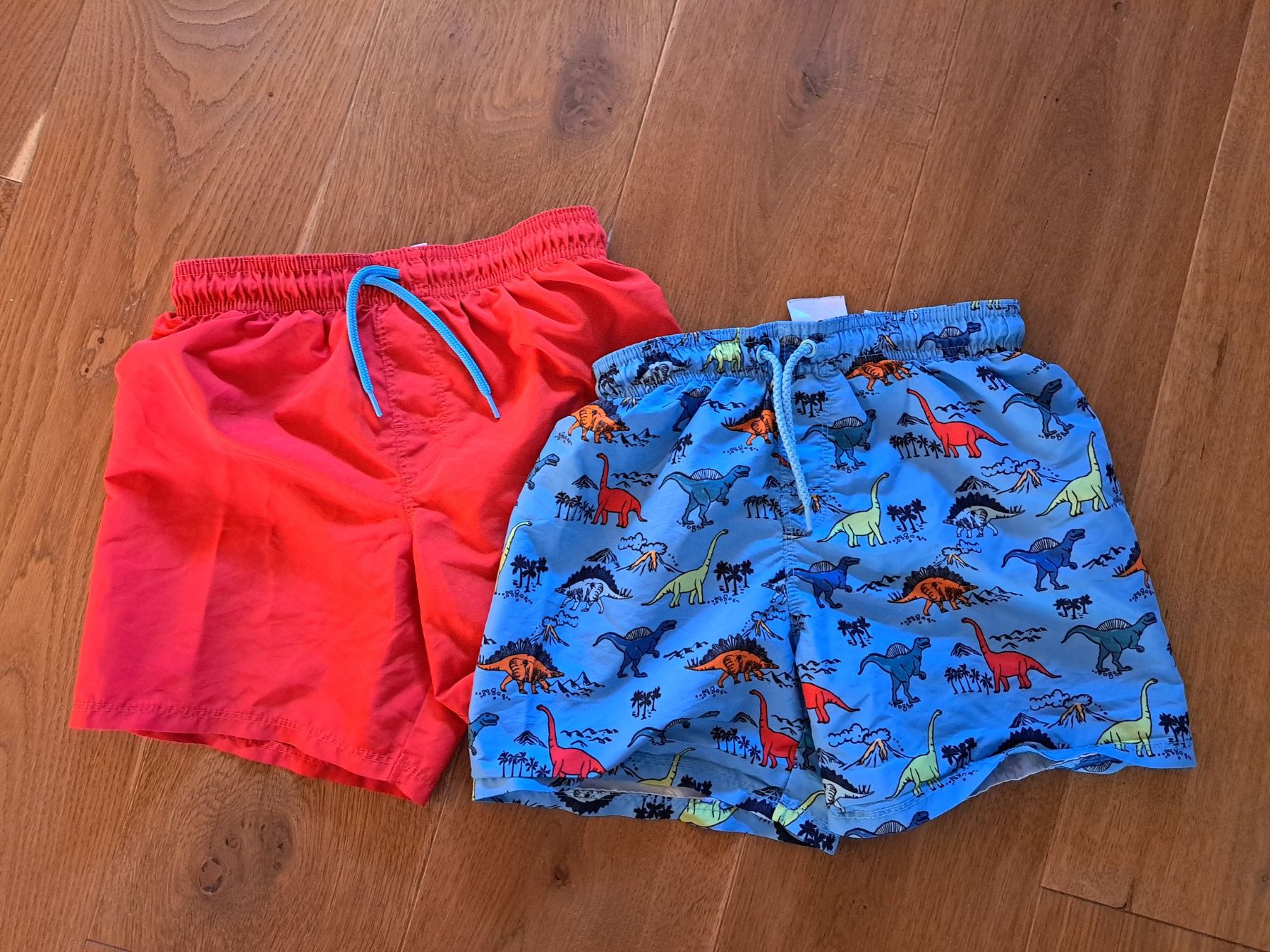 H&M Pantaloni: 2 Badeshorts Gr. 122 – Usato da Büetigen venduto da Schgrr