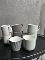 Tassen in verschiedenen Farben, unteranderem von Ferm Living