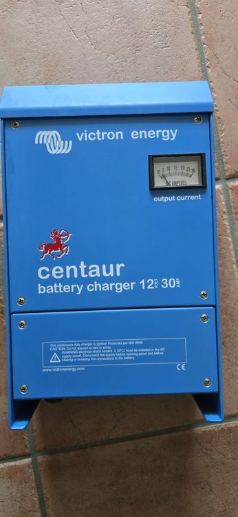 Caricabatterie: Victron Energy Centaur Charger 12/30 – Usato da Nürensdorf venduto da MS-Solar