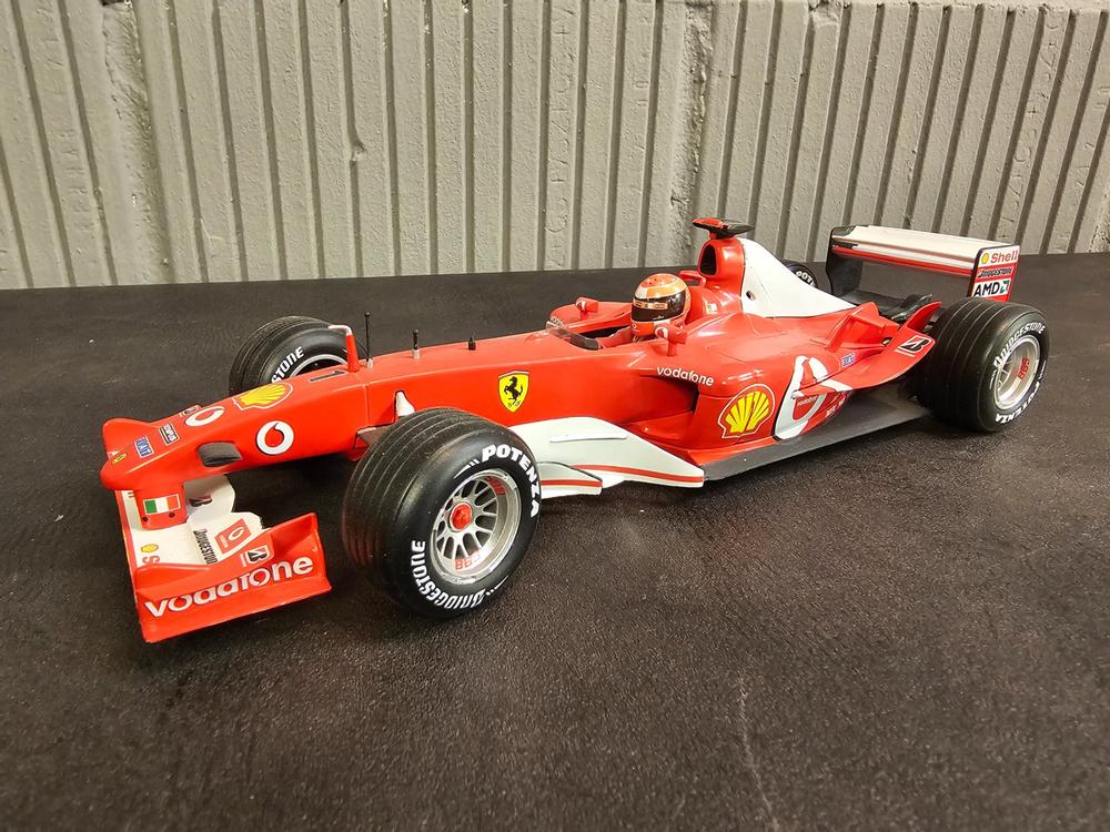 Mattel 1:18 Ferrari F2003-GA Michael Schumacher Modellauto