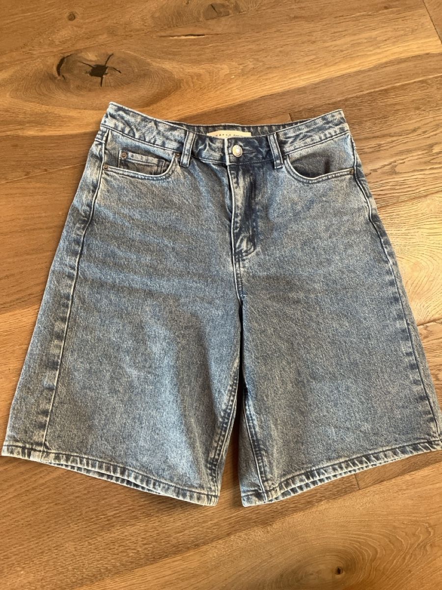 Jeans: KAFFE Denim Shorts – Nuovo (secondo la descrizione) da Wilderswil venduto da Caro_H