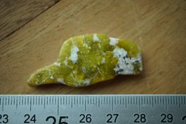 Lizardit Jade   Nugget  40mm x 20mm     ab  1.-     Räumung