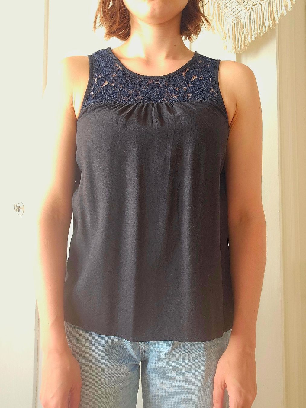 Vero Moda Top: Schwarzes VERO MODA Top mit Spitzen-Einsatz Gr. XS – Usato da Zürich venduto da anna_r26m