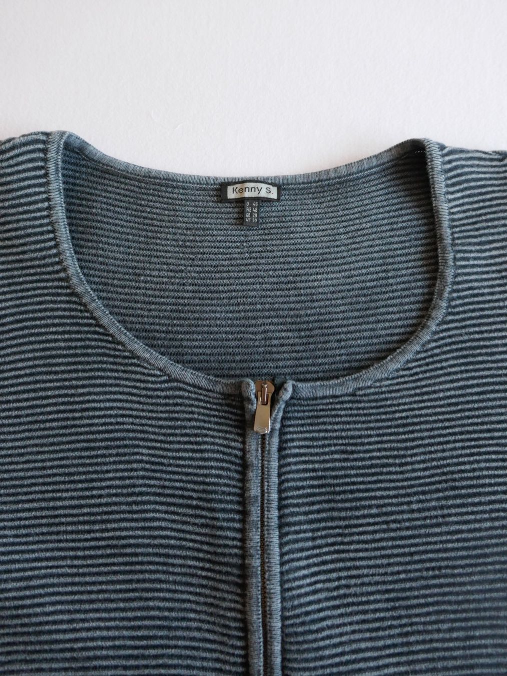 Giacche: Kenny S.   Damenstrickjacke mit Zipper  -  grau – Usato da Volketswil venduto da Cobra22