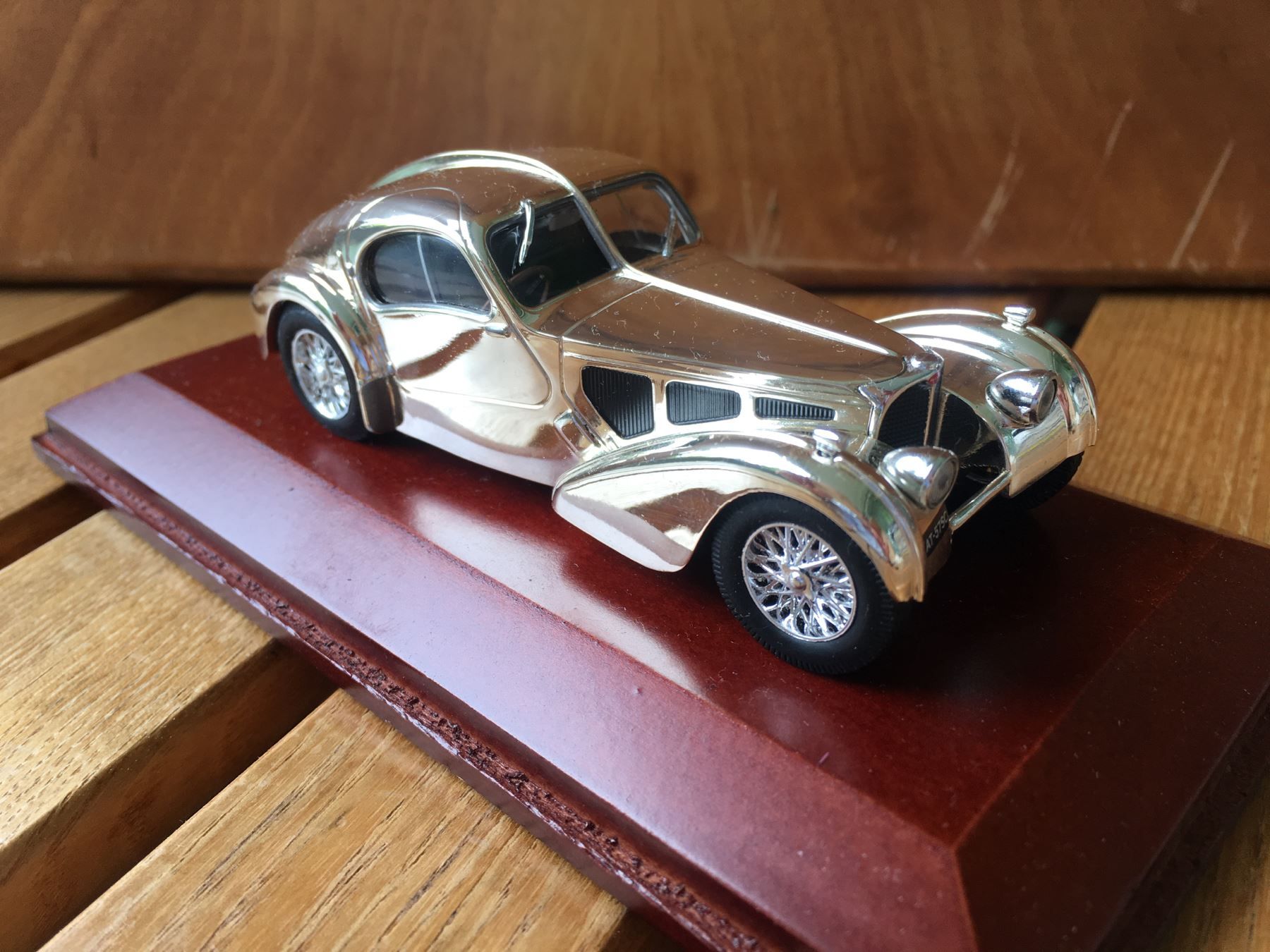 Bugatti Modellautos: Bugatti Coupe Atlantic 1-43 Silver Cars – Neu (gemäss Beschreibung) aus Kerzers von tisyayasuBE 4
