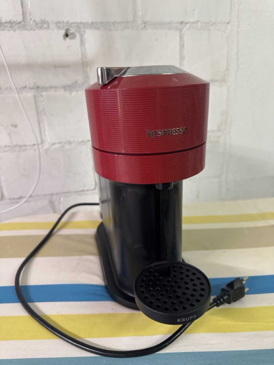 Nespresso Macchine per caffè & Macchine per espresso: Red Nespresso Krups Vertuo Coffee Machine - Great Condition! – Usato da Uetendorf venduto da Hana_Mati 1