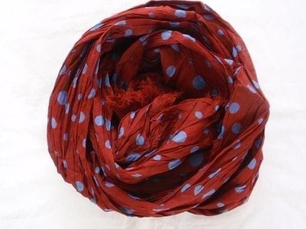 Foulard & Sciarpe: SCHAL BORDEAUX ROT MIT PÜNKTLI – Nuovo e nell'imballaggio originale da Honau venduto da sainj