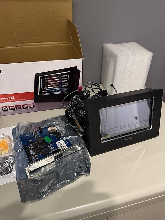 Sistema di controllo: NZXT Sentry LXE - Controleur de ventilateurs ecran tactile – Usato da Aigle venduto da jul_hl8s 1