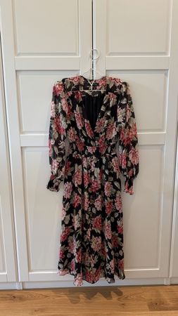 Kleid mit Blumenmuster - wie neu