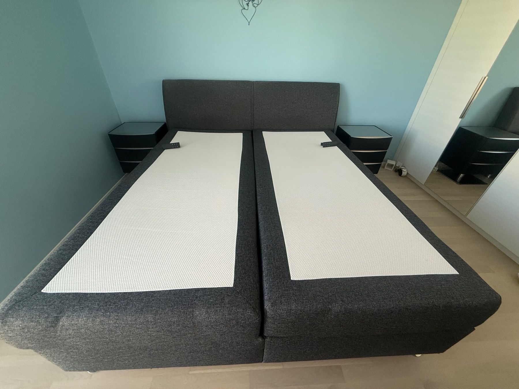 Pfister Betten: Boxspringbett mit 2 Nachttische – Gebraucht aus Aesch BL von Stechrose