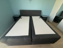 Boxspringbett mit 2 Nachttische