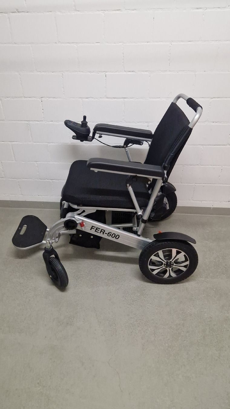 Chaises roulantes: Elektrorollstuhl FER-600 – Défectueux à Dübendorf par 402765513 2