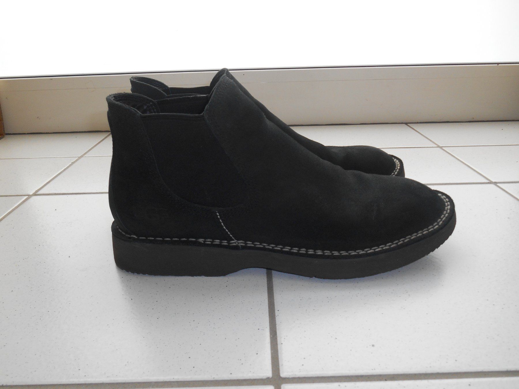 Ugg Scarpe da uomo: UGG Herrenschuh schwarz Grösse 43 – Usato da Basel venduto da chien008
