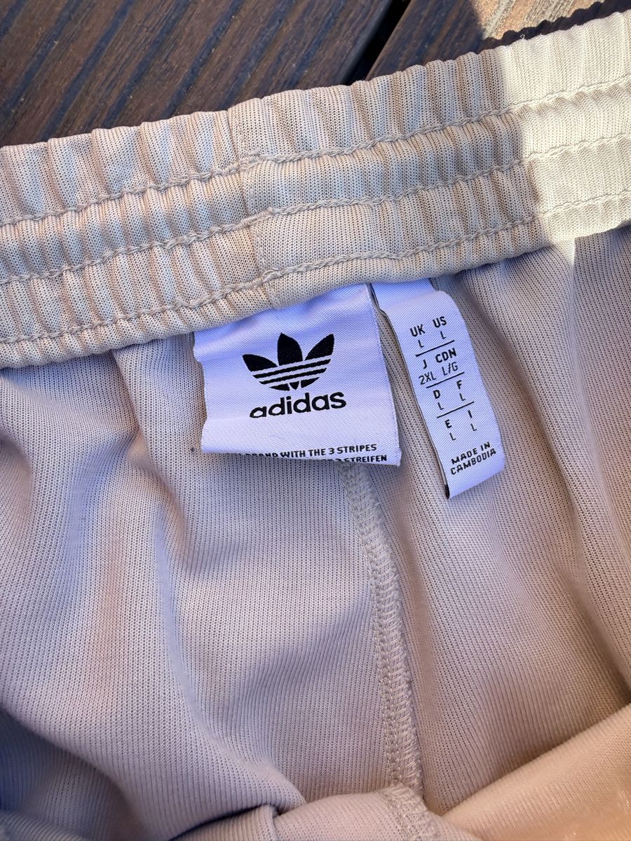Adidas Pantaloni: Pantalon de training adidas – Usato da Vétroz venduto da est_xyr5 3