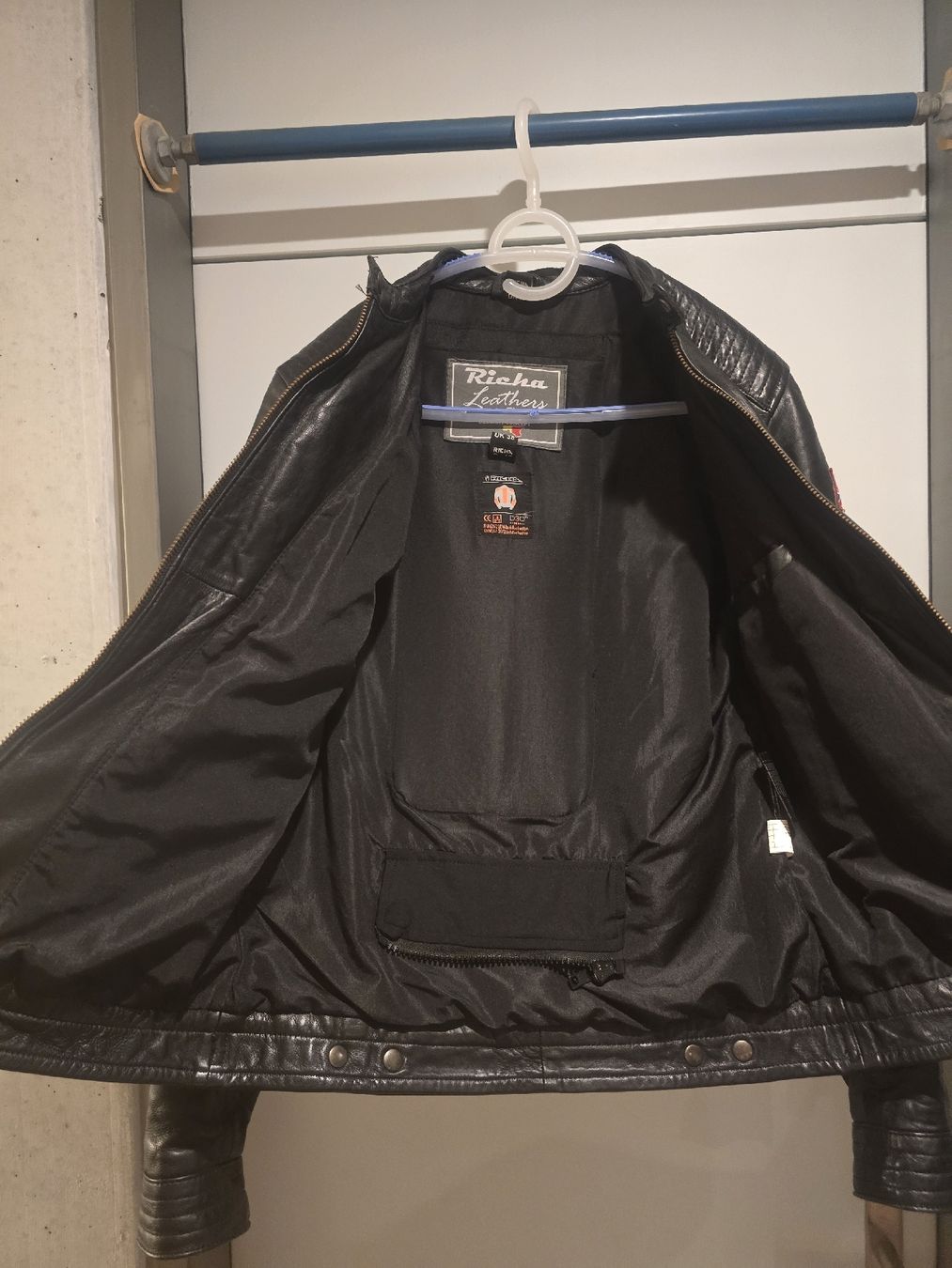 Jacken: Richa Leder Motorradjacke – Neu (gemäss Beschreibung) aus Steffisburg von Himarc 2