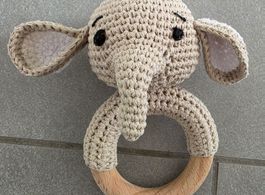 Baby Greifling Elefant gehäkelt mit Holzring gebraucht