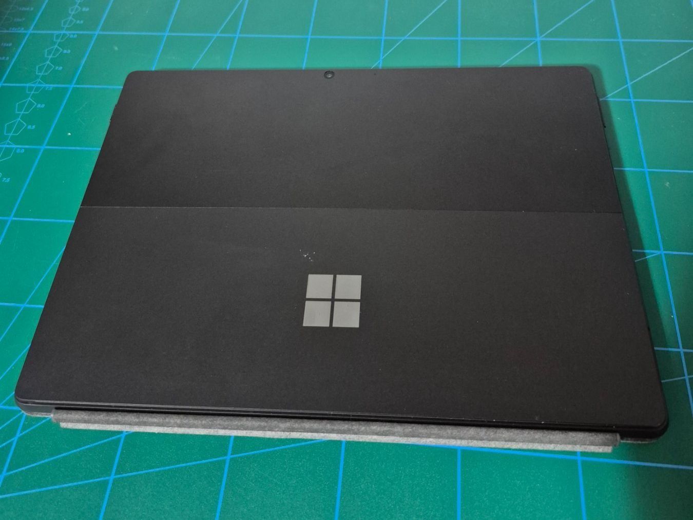Microsoft Notebooks: MS Surface Pro 8, CH-Keyboard avec Slim Pen 2, Dock & Hub – Gebraucht aus Corcelles-près-Payerne von Tcholleybus 1