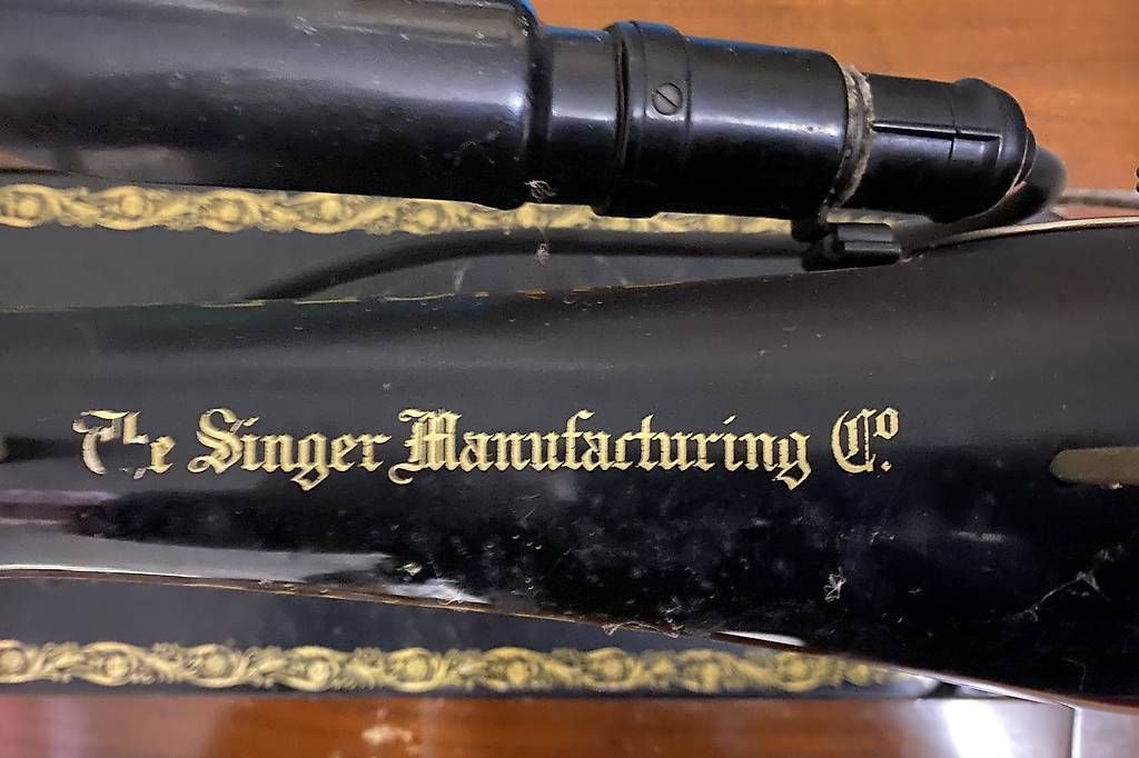 Singer Macchine da cucire: Singer Nähmaschine antik – Usato da Wettswil venduto da Person2 3