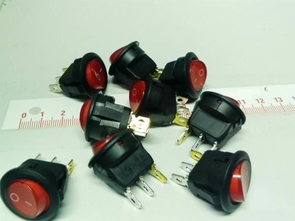 Interruttori: Kippschalter rund, 12V 16A rot – Nuovo e nell'imballaggio originale da Luzern venduto da Salefactory