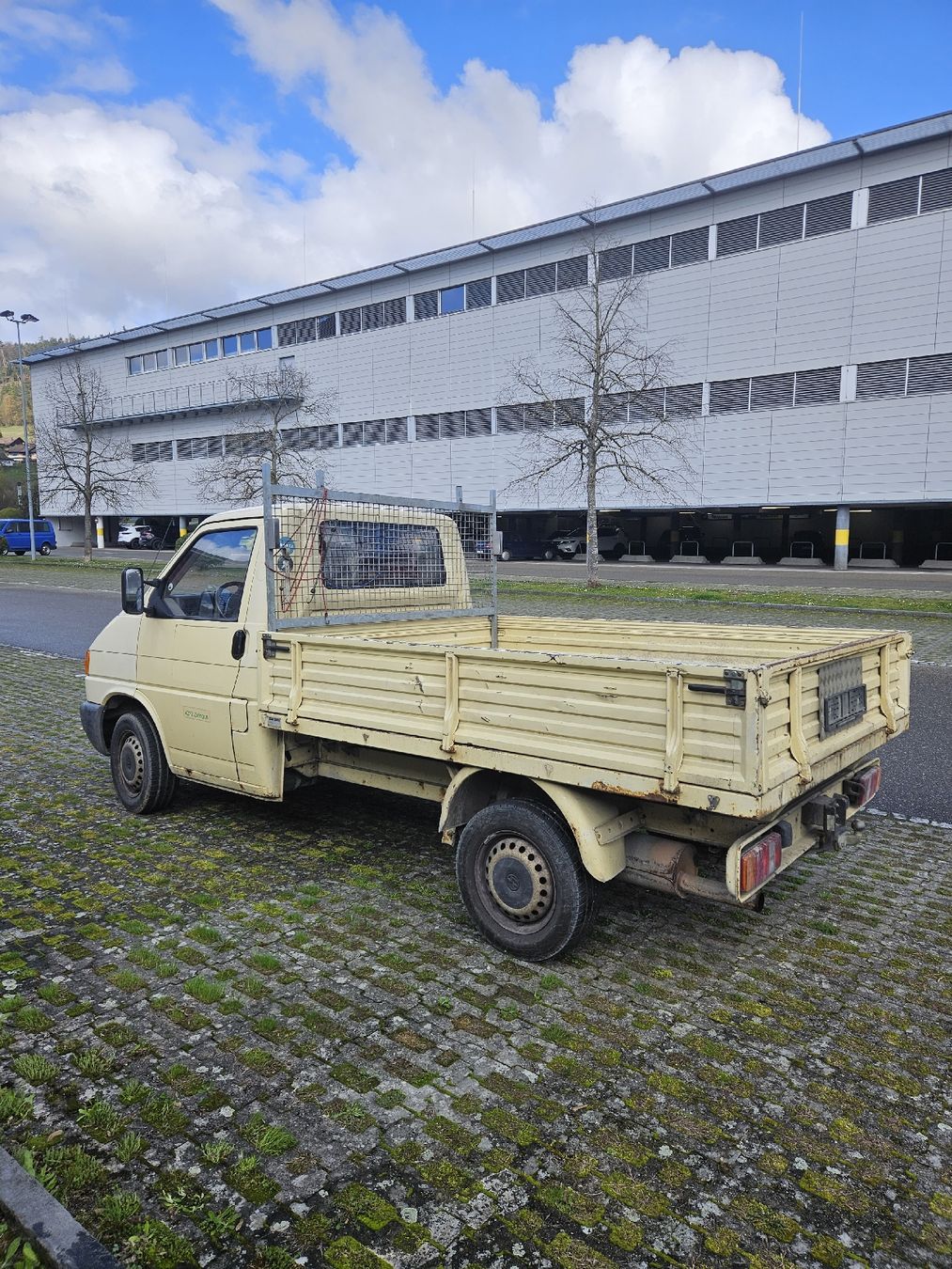Veicoli commerciali: VW Transporter T4 mit Pritsche – Usato da Zwingen venduto da mas_67v8