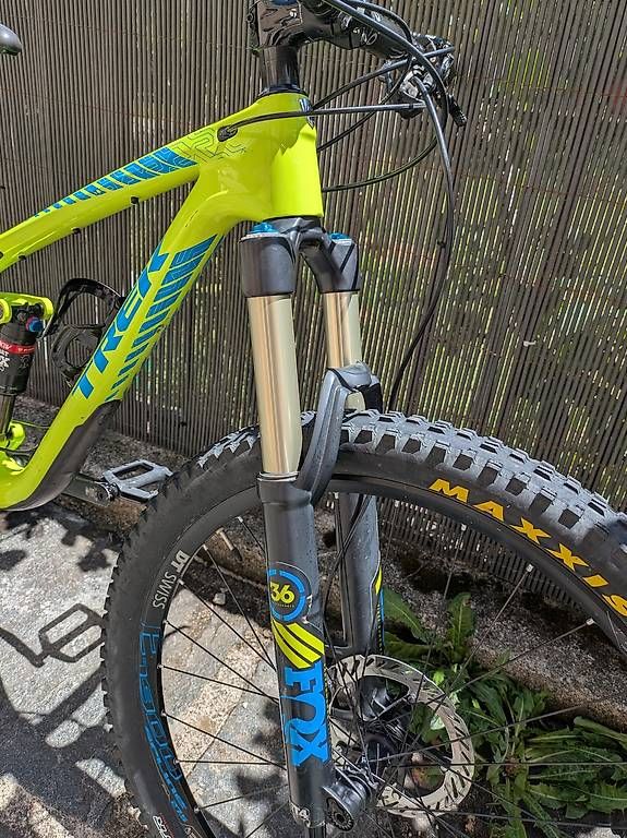 Biciclette: VTT Enduro Trek Remedy 9.8 – Usato da La Chaux-de-Fonds venduto da Nivi
