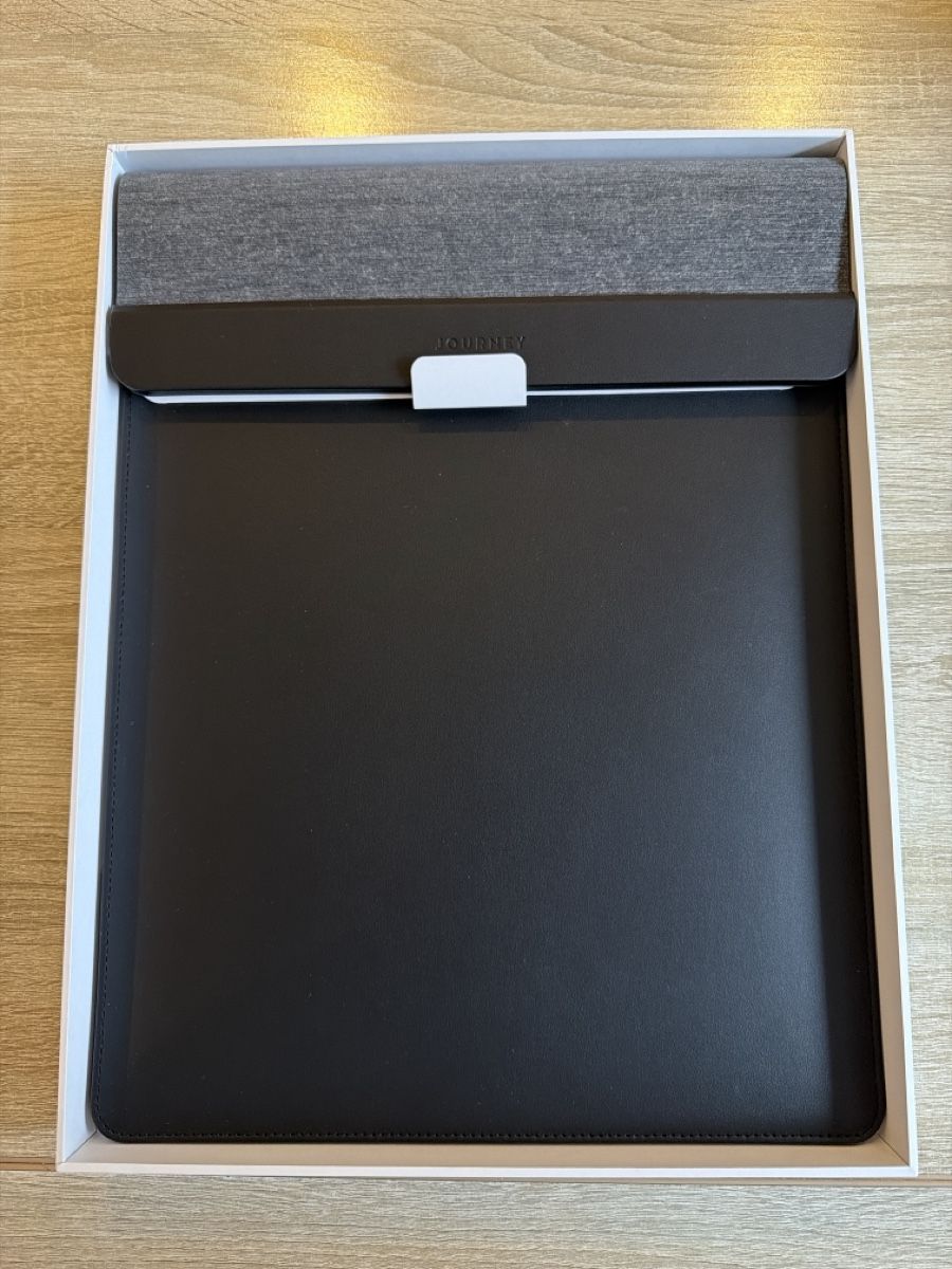 Caricabatterie: Journey NEXA Laptop Sleeve mit Wireless Charging! – Nuovo e nell'imballaggio originale da Stalden VS venduto da Mister_20 1