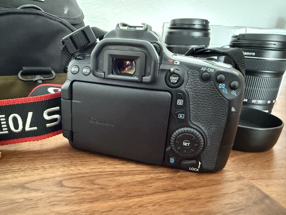 Canon Fotocamera: Canon EOS 70D Spiegelreflexkamera mit Objektiv-Set – Usato da Gunzgen venduto da Fra1990 2