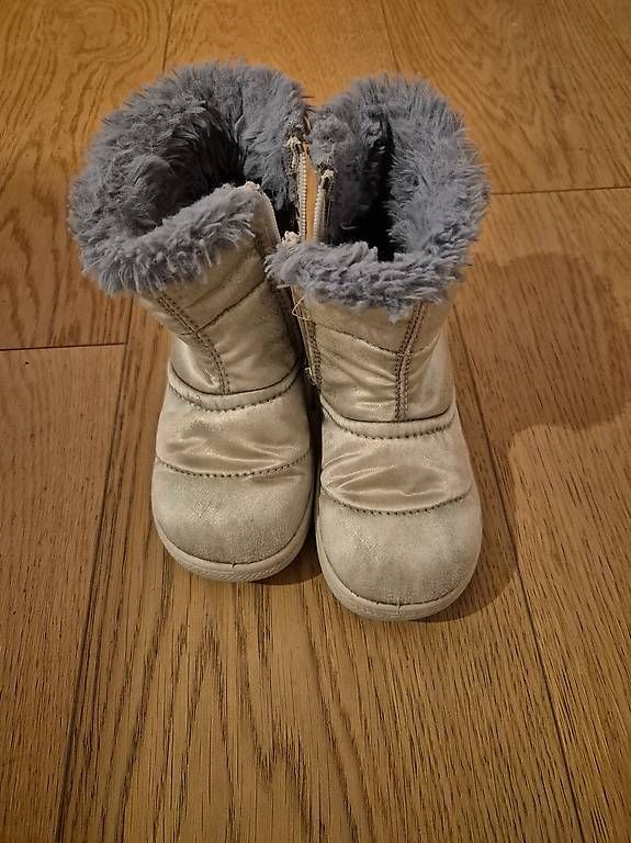 Scarpe per ragazze: Winterschuhe Mädchen Gr 25 – Usato da Muttenz venduto da sal_qj67 3