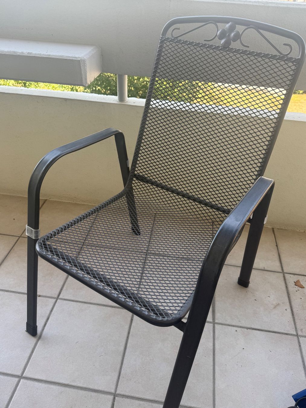 Set di tavolo e panche: Gartenset Tisch mit vier Stühlen – Usato da Klingnau venduto da Umweltklinik 3