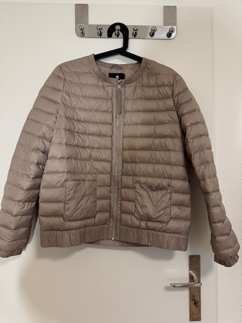 Navyboot Giacche: Navyboot Switzerland Down Jacket, Size L, Beige Colour – Usato da Winterthur venduto da zllop