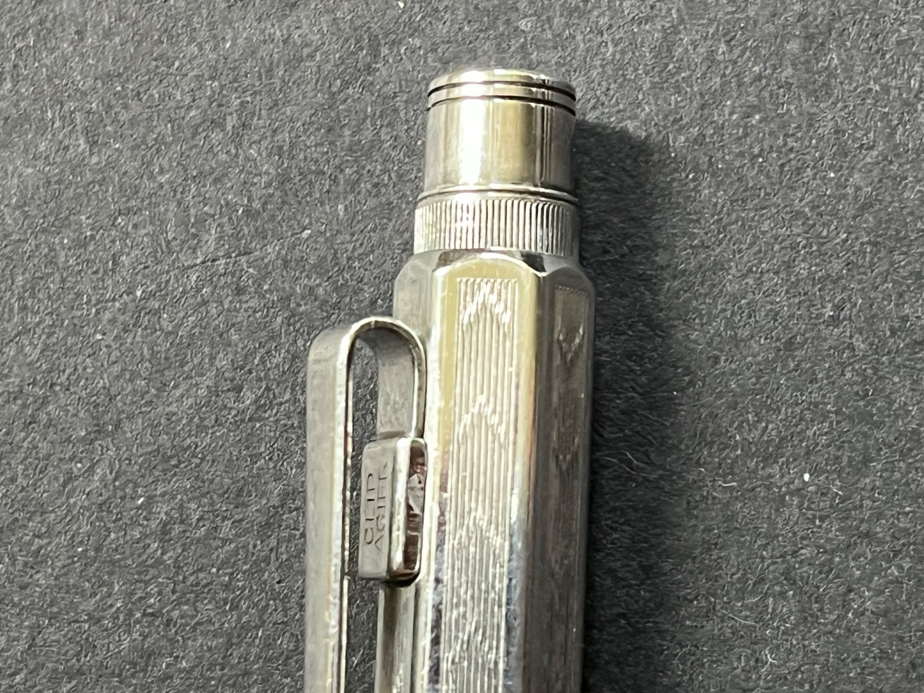 Caran D'Ache Bleistifte, Farbstifte & Kreide: Caran d’Ache Ecridor Minenhalter - Chevron, versilbert – Gebraucht aus Zürich von FV.vintage 2