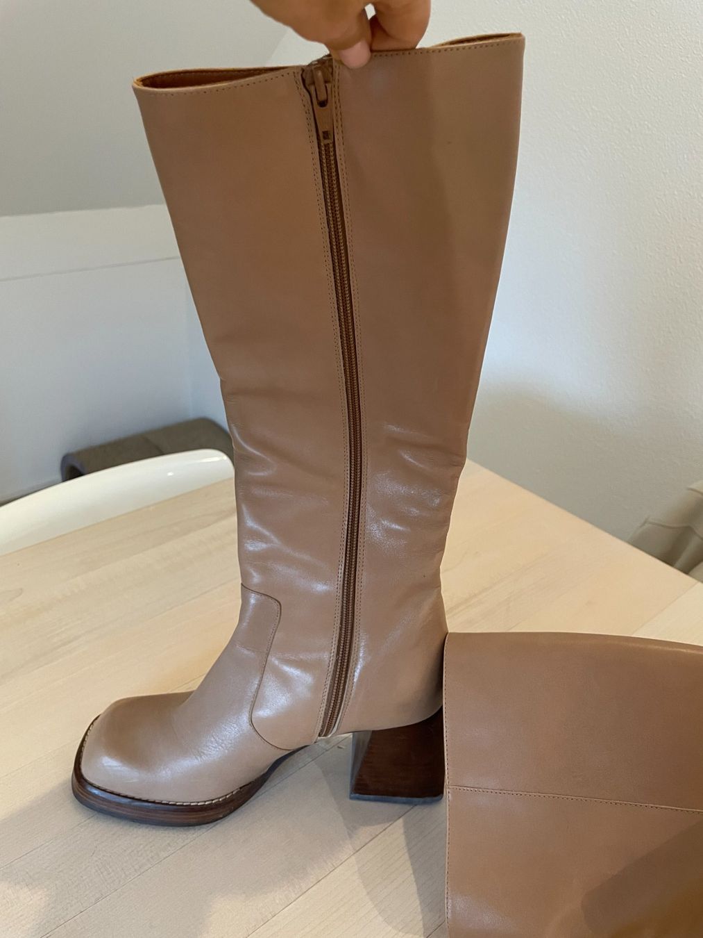 Scarpe da donna: Elegante Echtleder Stiefel, beige, Gr. 37 – Nuovo (secondo la descrizione) da Weiningen ZH venduto da mad_t6dx 3