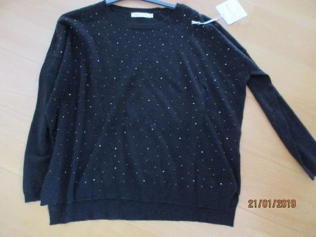 sehr schöner Pullover mit Steinen