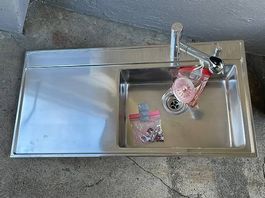 Küchen Spühlbecken Suter mit Armatur