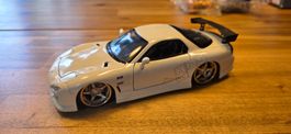 Modellauto weiss Mazda RX-7 1/24