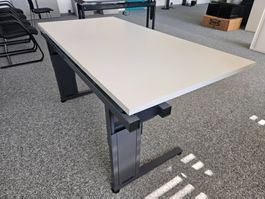 Schreibtisch