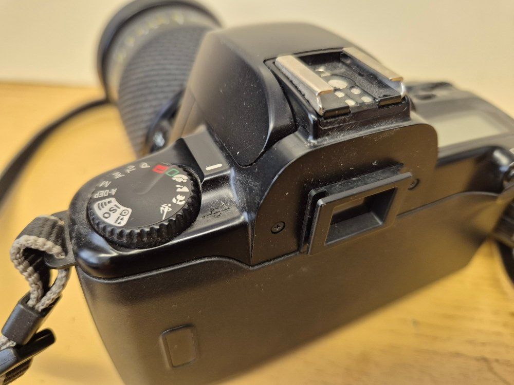 Canon Fotocamera: Kamera: CANON EOS 500+ Opjektiv – Usato da Spreitenbach venduto da aspen11 3
