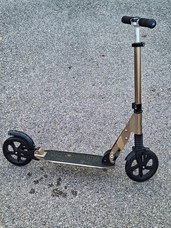 Kickboard: Trottinette Micro Suspension Bronze – Usato da Gland venduto da PCSL 2