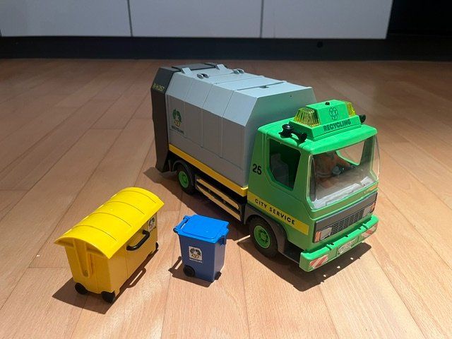 Playmobil Spielzeuge: Playmobil Abfall-LKW mit Container – Gebraucht aus Stans von Schneemann09