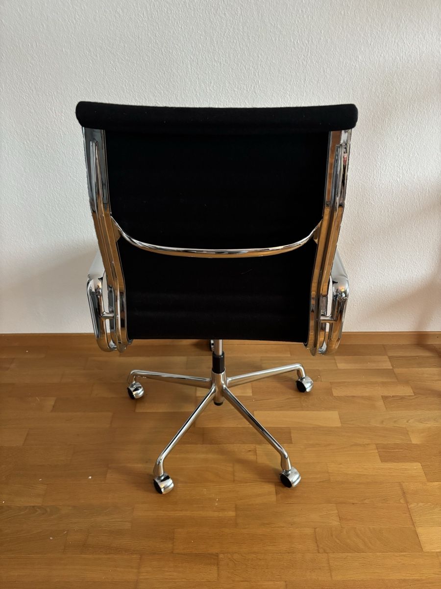 Vitra Sedie: Vitra Eames Aluminium Chair EA 119, Charles & Ray Eames – Usato da Zürich venduto da david-17 1