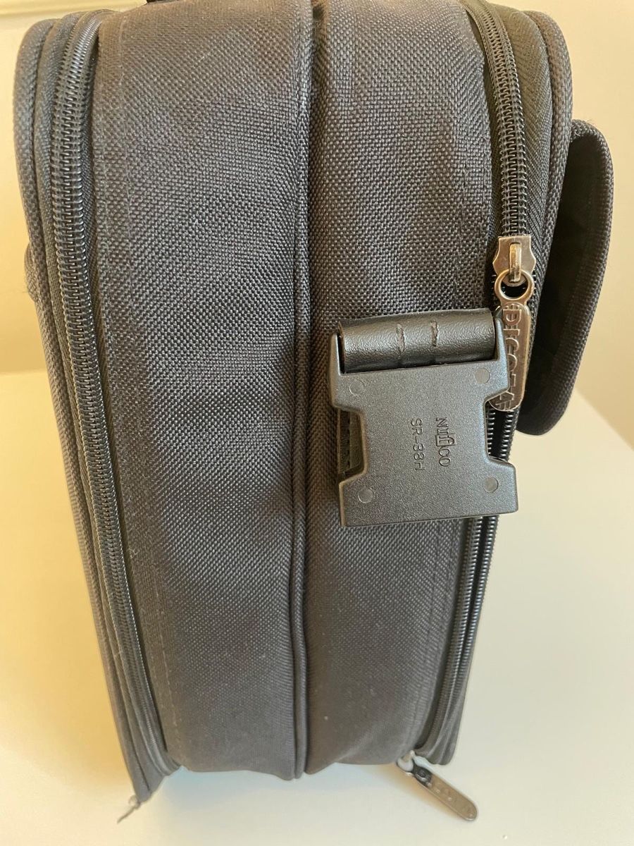 Borse: Schwarze Laptoptasche Dicota gepolstert – Usato da Basel venduto da Ch2005 2