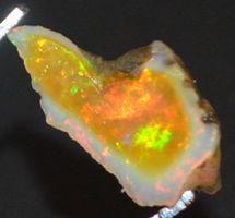 Edelstein L-7685 – Äthiopischer Welo Opal 29x15 mm 10,65 Kar