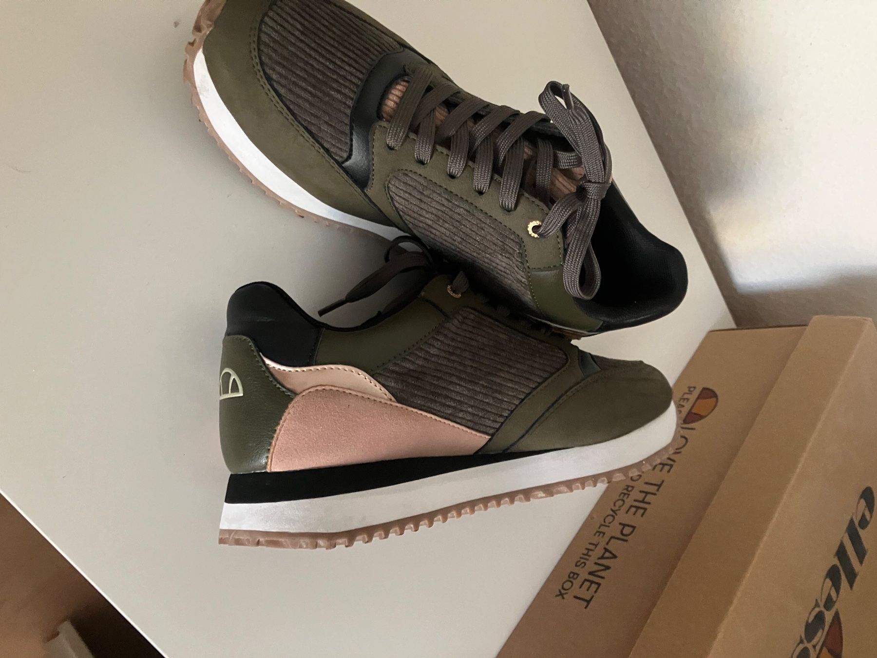 Ellesse Damenschuhe: Ellesse Schuhe – Neu und originalverpackt aus Spreitenbach von schwarzerhase70 2