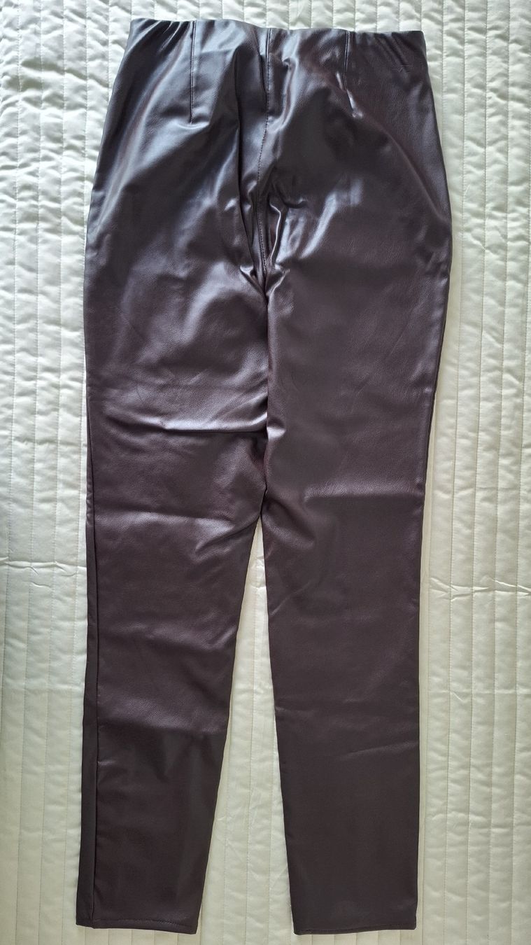 Pantaloni: Kunstlederhose, Bordeauxrot, Gr. 38 – Nuovo (secondo la descrizione) da Emmen venduto da Tigerlady 2